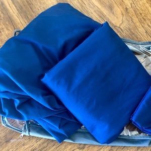 Like new Twin XL dormitory sheet set.